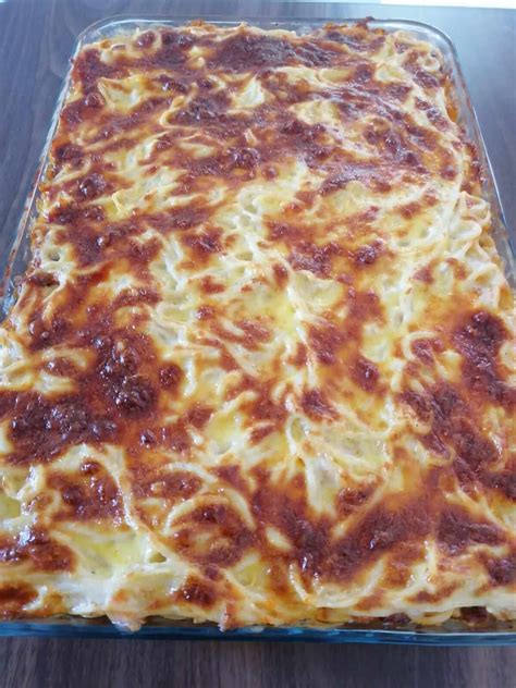 Kıymalı Beşamel Soslu Makarna