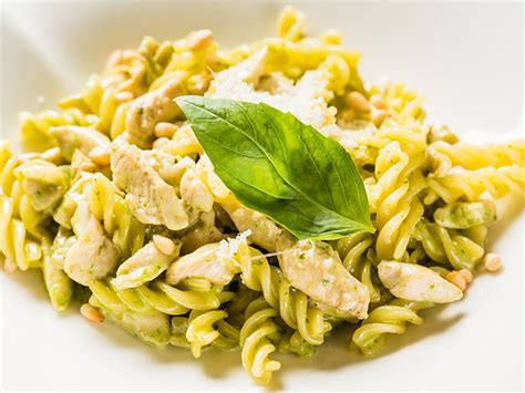 Tavuklu Köri Soslu Makarna